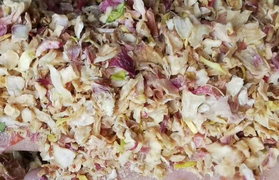 red onion flakes